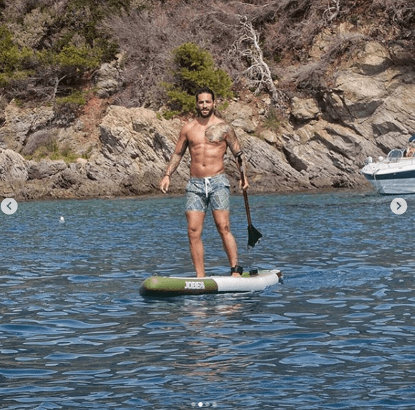 "Cuando se trata de ejercicio, a Maluma le gusta hacer pierna. Su cuerpo es muy simétrico, muy balanceado", explicó Fernández.