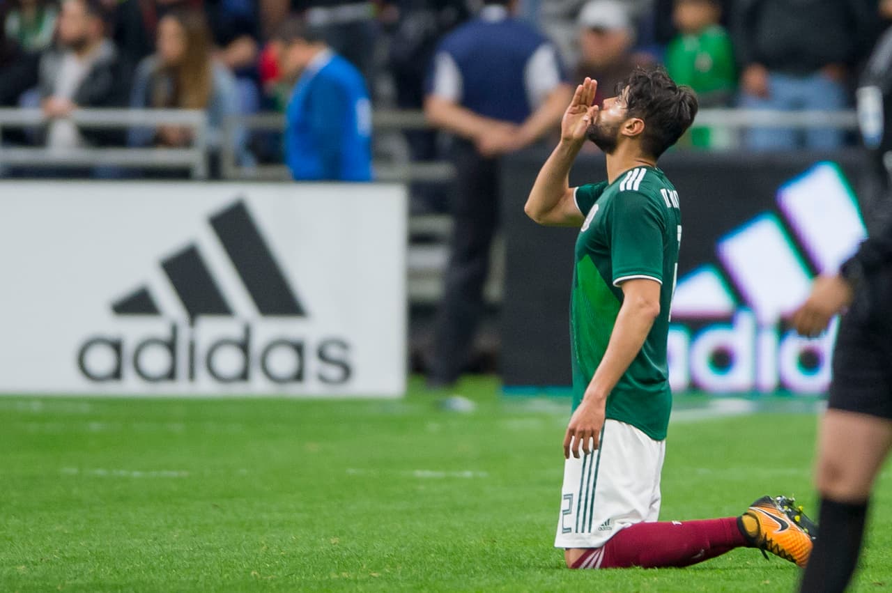 Nestor Araújo es otro de los hombres de confianza de Osorio en este proceso con la Selección Mexicana y contra Bosnia mostró ser garantía en la defensa.
