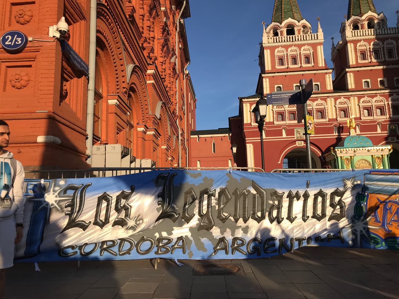 Y desde el norte de Argentina, llegaron los cordobeses a alentar a la albiceleste, selección que debutará este sábado en Otkrytie Arena ante la cenicienta de Europa, Islandia.