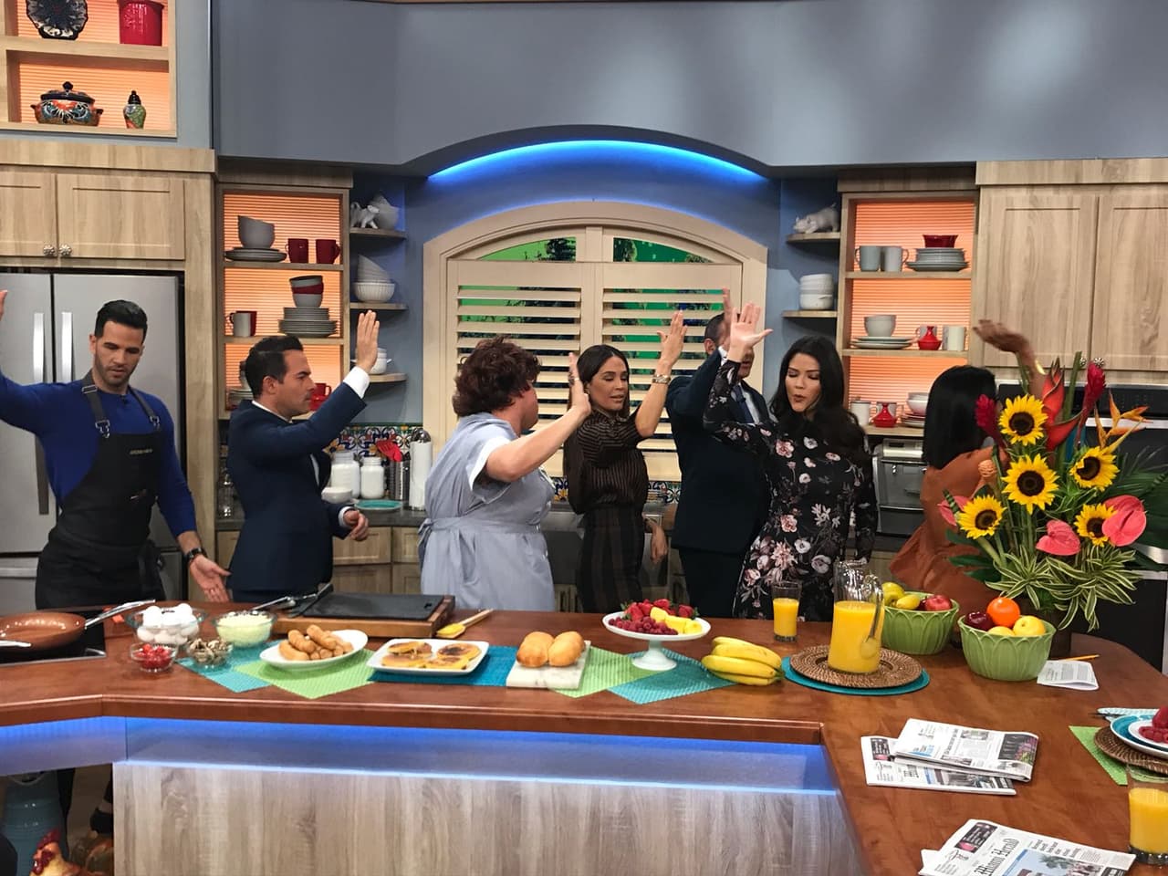 ¡Que nadie de quede sin mover el cuerpo! Todos siguieron su ejemplo.