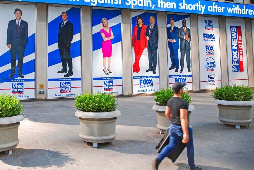 Fox News, la desinformación y lo que revela la comunicación interna entre presentadores y directivos