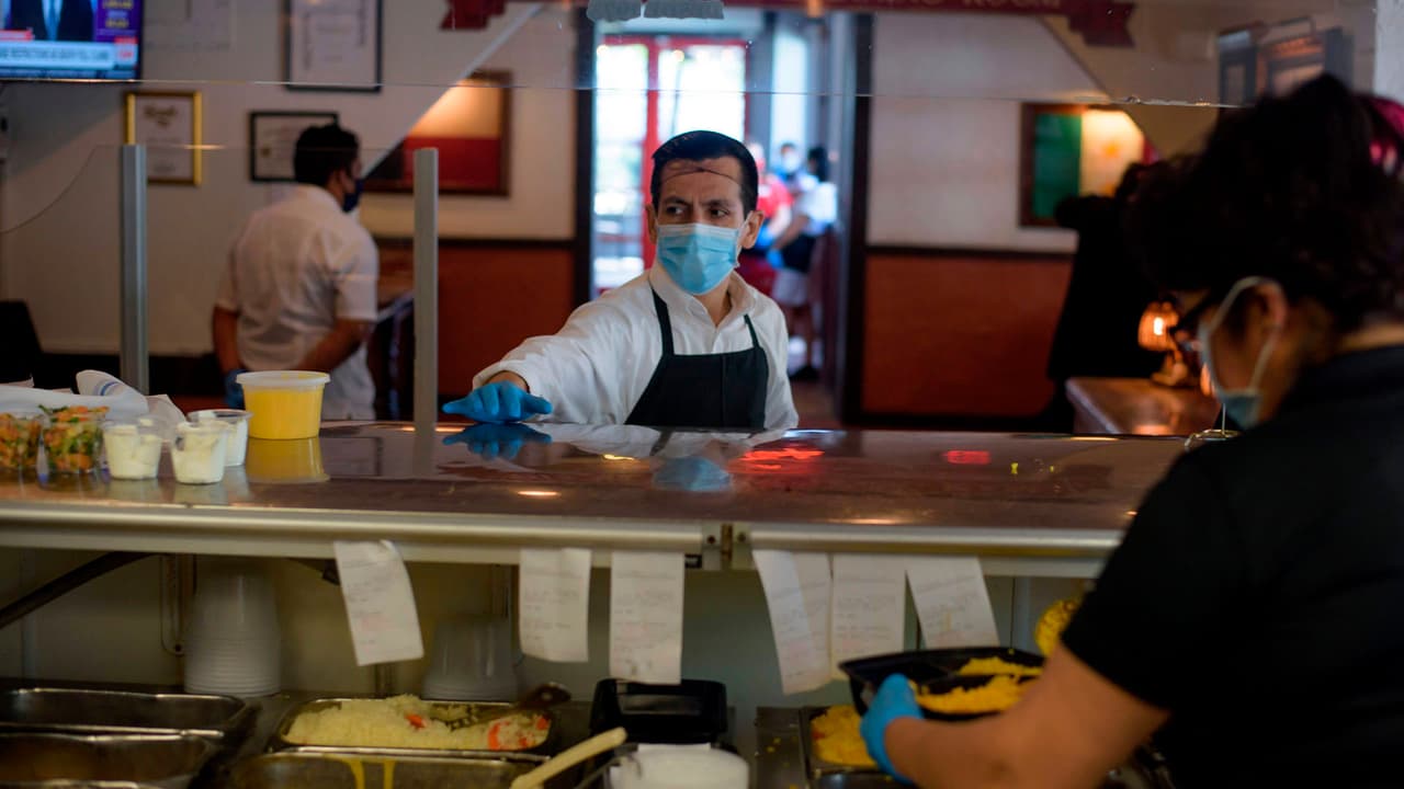 Se espera que la reapertura siga siendo progresiva en Texas aunque los casos por coronavirus no hayan disminuido.