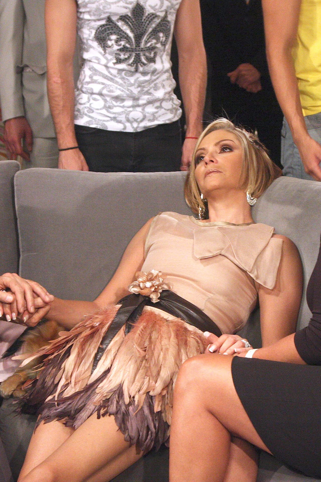 “Por medio de la presente se les hace de conocimiento que debido a que la Señora Daniela Castro fue diagnosticada con Influenza se CANCELA hasta nuevo aviso el evento programado el día de hoy”, fue el mensaje que enviaron.