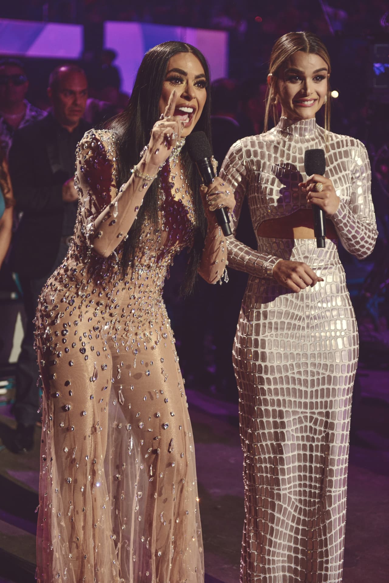 Galilea Montijo y Clarissa Molina en los Latin AMAs.