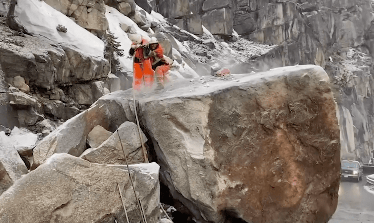 Este escenario es posible durante una tormenta invernal y puede dejar a conductores atrapados en la vía.