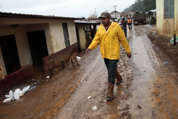 Otra de las medidas que se tomaron para salvaguardar la seguridad de los panameños es la suspensión de actividades escolares para evitar el contacto con los escombros y desperdicios que han dejado las aguas.