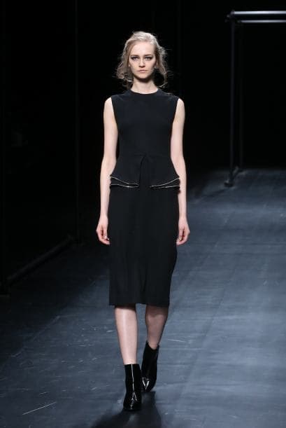 El maquillaje y peinado se quedan igual durante toda la pasarela.