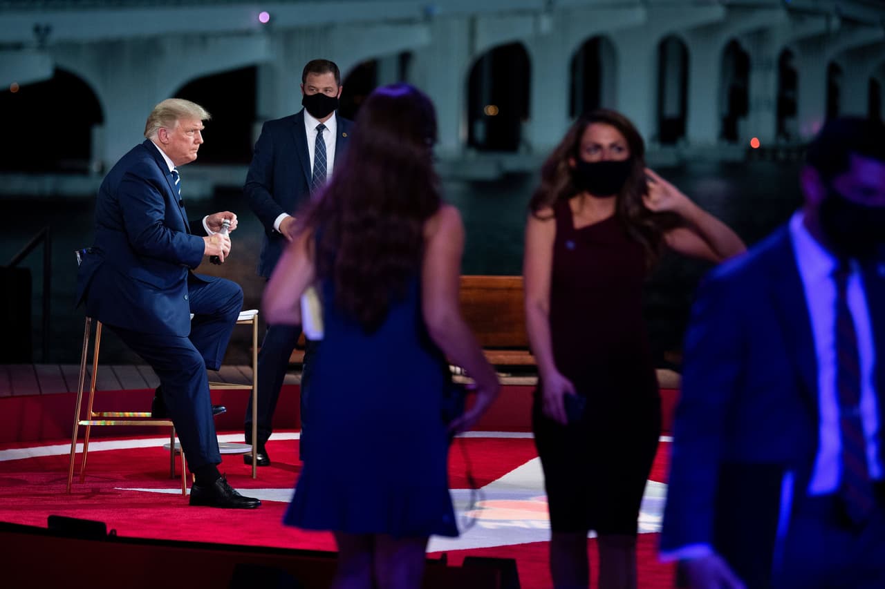 Tras terminar el evento, Trump se dirigió a su club de golf en la ciudad de Doral.