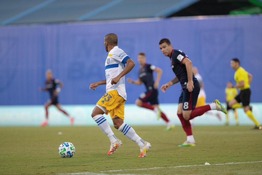 Con goles de Cristian Espinoza y Chris Wondolowski, el San José Earthquakes continúa sumando puntos en la MLS.