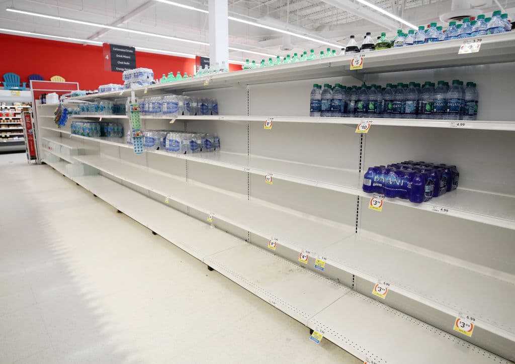 Con esto, se busca cubrir de la mayor brevedad posible la escasez que se ha visto en las estanterías de las tiendas en algunos productos.