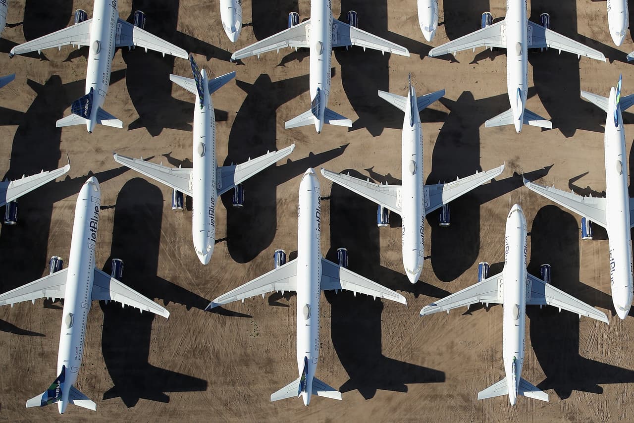 Desde el aire los aviones parecen muy bien organizados.