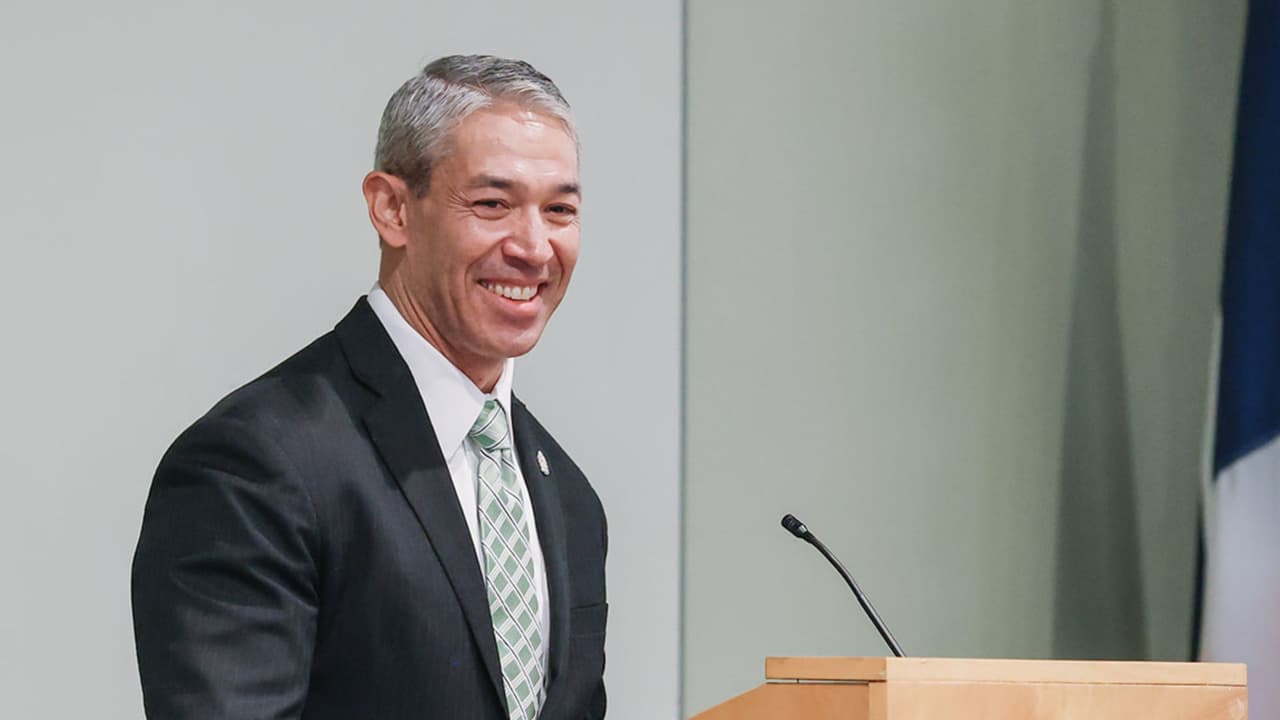 <h2 class="cms-H2-H2">Ron Nirenberg, sin partido, alcalde de San Antonio</h2>
<br>Día devastador para Estados Unidos. La violencia política es un paso inconmensurable más allá de lo aceptable. Deseándole a Donald Trump una pronta recuperación. Orando por los afectados, Pensilvania y nuestra nación.