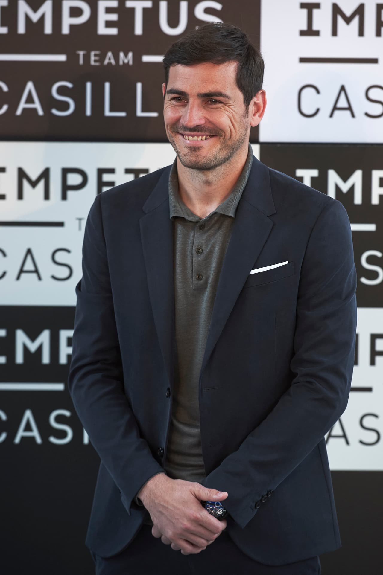 Sin embargo, en marzo del próximo año será cuando Casillas defina si regresa a las canchas o se retira del futbol. “Es un proceso rápido en lo físico, pero lento en la toma de decisiones. De aquí a marzo el doctor verá mi evolución y si hay riesgo no lo correré”, declaró en septiembre el portero, según el diario deportivo 
<a href="https://as.com/futbol/2019/09/24/internacional/1569345075_255051.html" target="_blank">AS</a>.