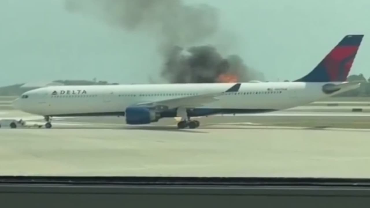 Momentos de pánico entre pasajeros de un vuelo de Delta en Orlando por incendio en un motor