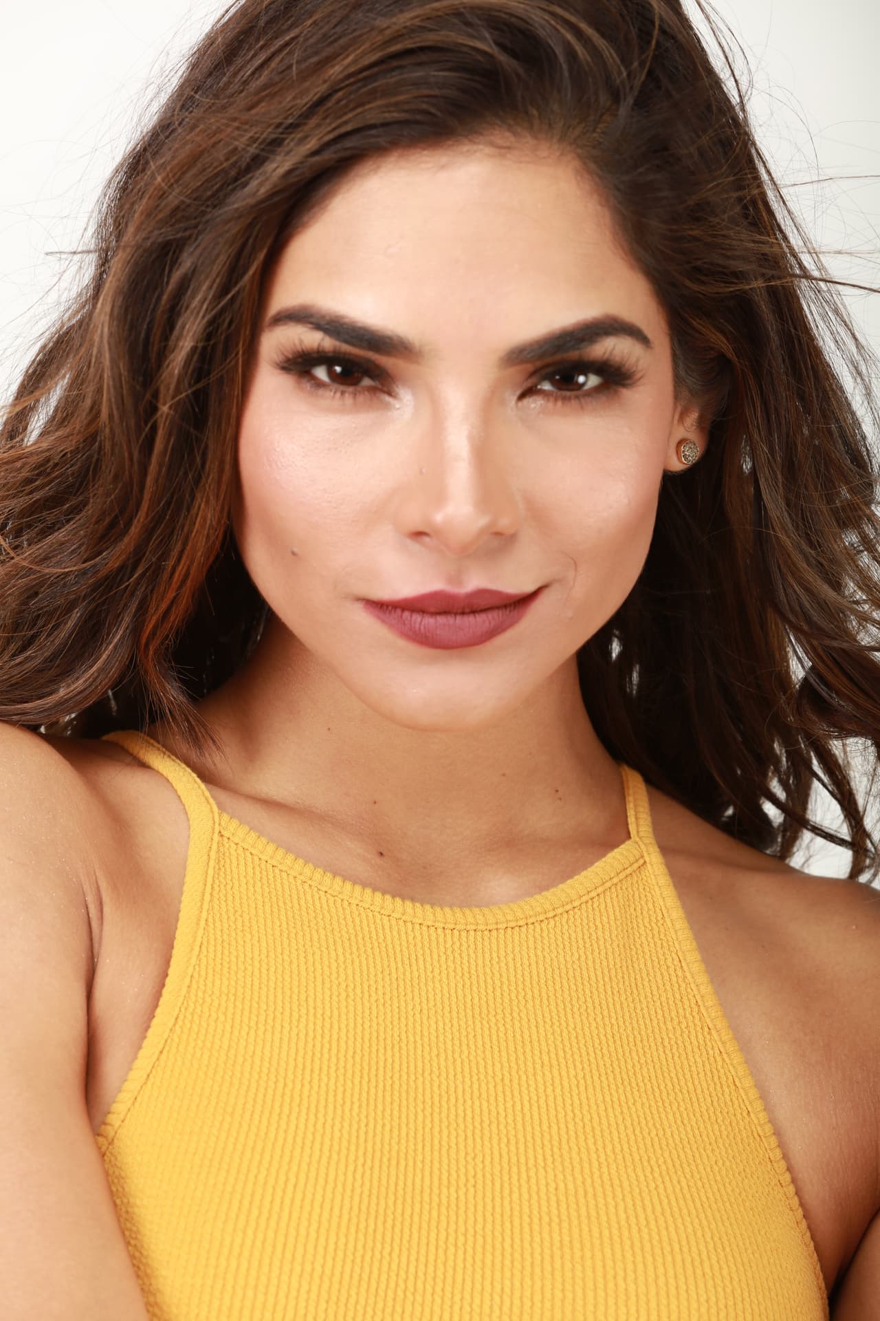 "El modelaje es casi como la actuación", asegura Alejandra sobre cómo se debe posar para lograr una foto espectacular. Mira 
<b><a href="http://www.univision.com/shows/la-reina-de-la-cancion/capitulo-4-alejandra-la-de-tijuana-en-la-alejandra-te-dice-como-lucir-como-una-estrella-video" target="_blank">el video</a></b> de cómo se realizó su sesión fotográfica para conquistar al mercado norteamericano.