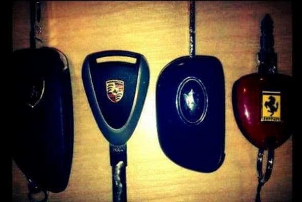 En un post del Twitter del 11 de julio de 2013 escribió "lo difícil para mí".