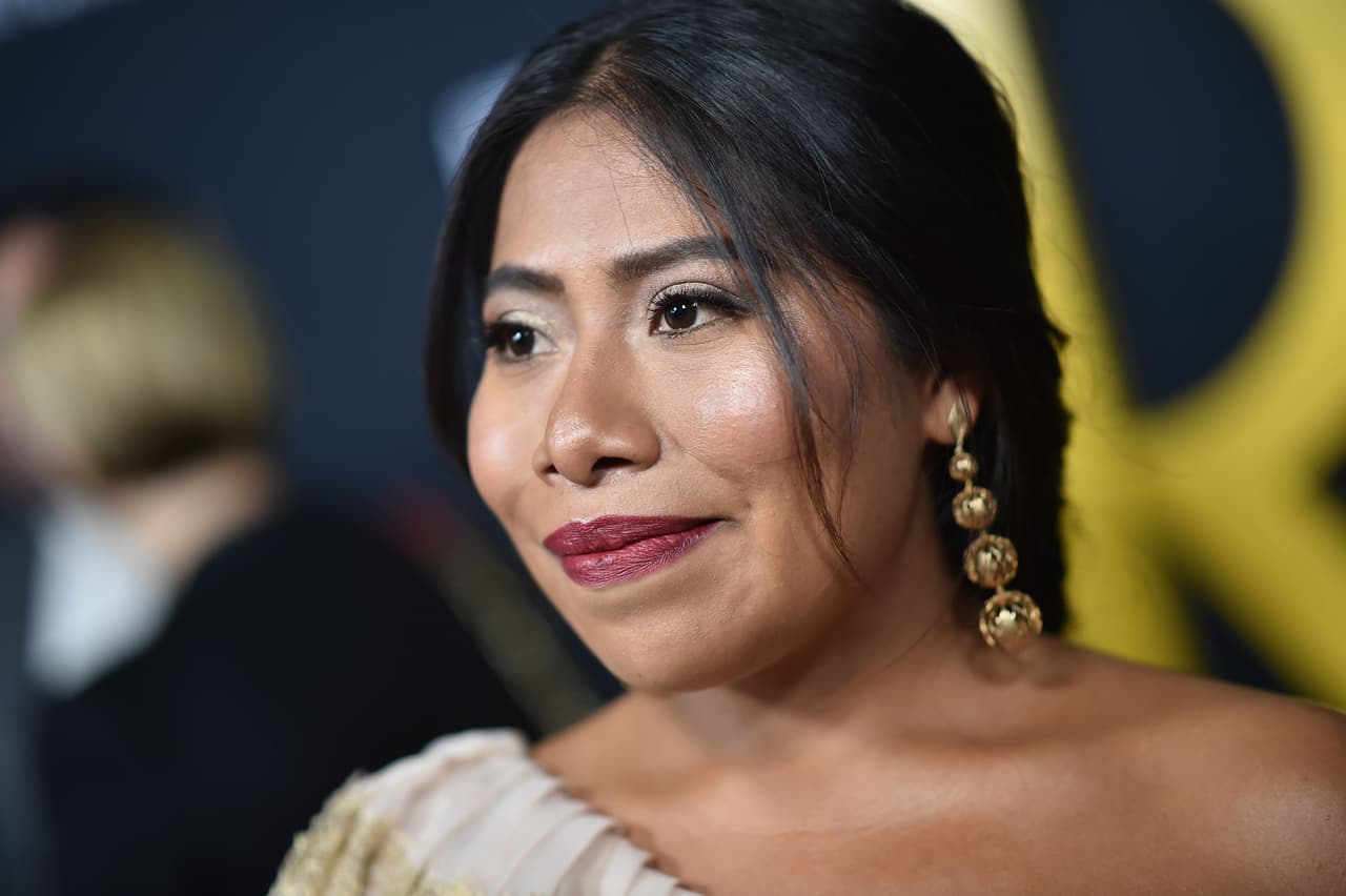 <b>#6 Aprendió a hacer de lado las críticas </b>
<br>
<br>Quizá, el secreto detrás de todo el amor propio que predica Yalitza Aparicio es la manera en la que lidia con los comentarios negativos. En múltiples entrevistas, ha comentado que se enfoca únicamente en los mensajes positivos y deja que las críticas se le resbalen. 
<br>