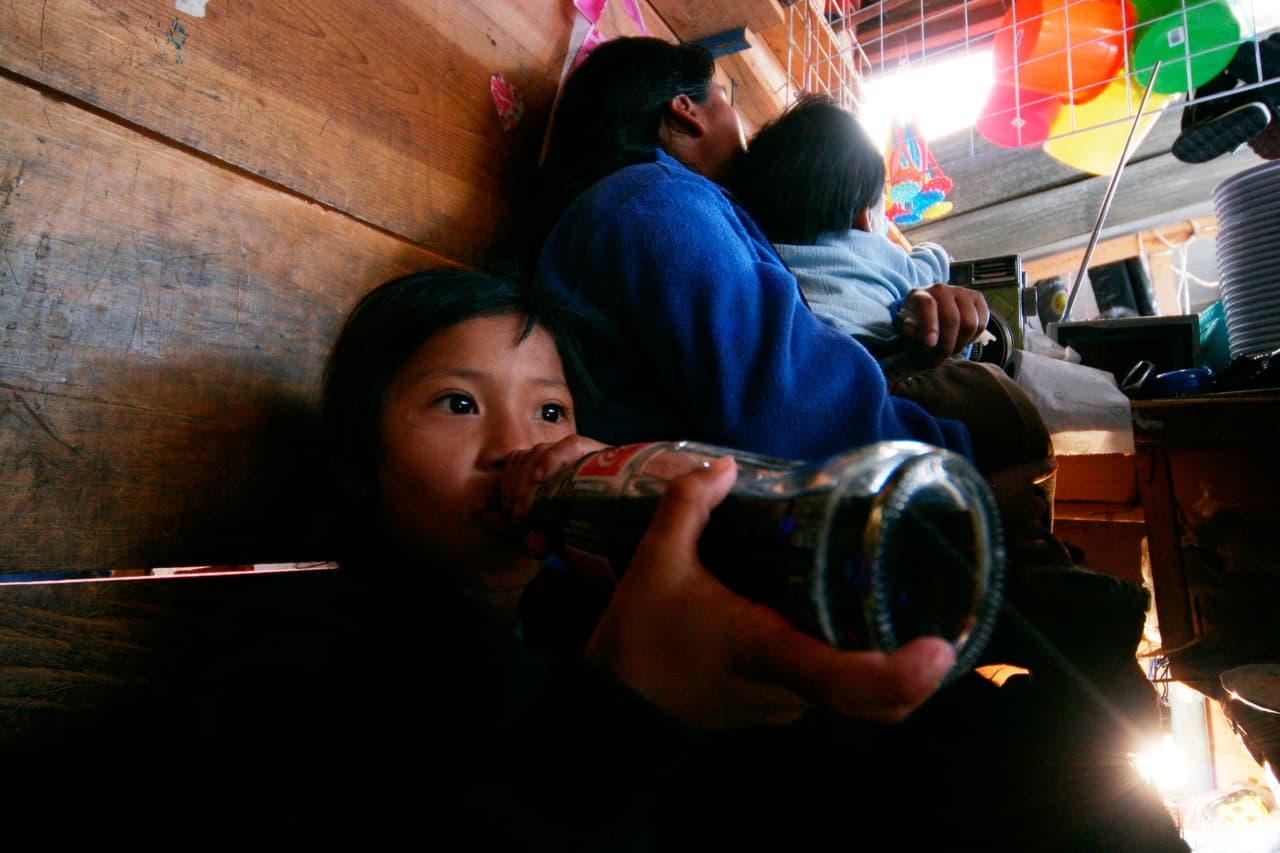 La idea de 'ilegalizar' la comida chatarra para menores de edad: un pulso entre salud y economía que moviliza a México