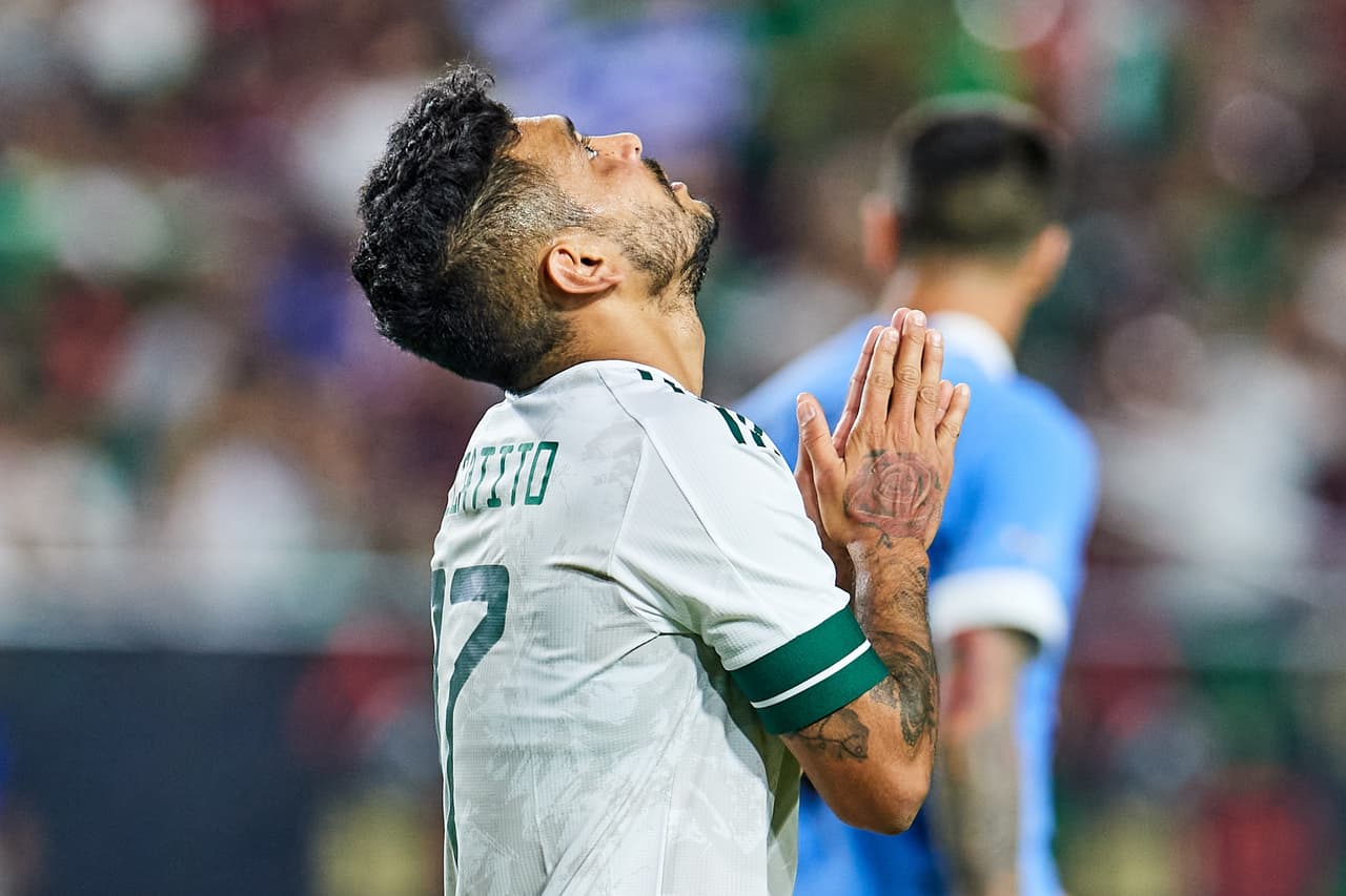 La selección mexicana tuvo uno de sus partidos más oscuros en la era del ‘Tata’ Martino y con doble de Edinson Cavani, Uruguay le pasó por encima a un Tri, que generó dudas, incertidumbre y preocupación a menos de 6 meses de Qatar 2022.