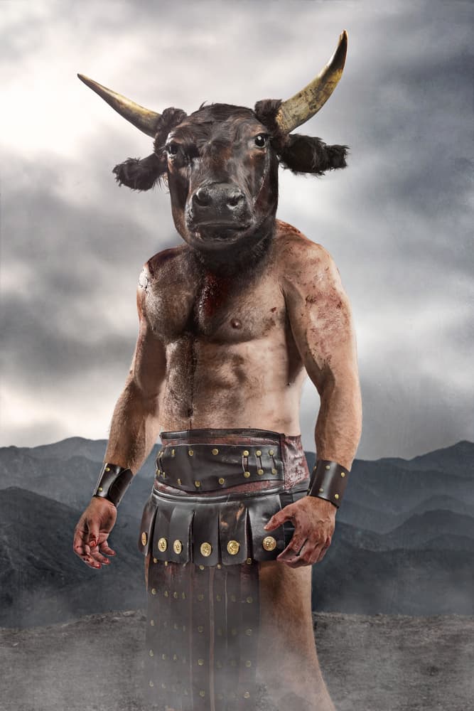 Por eso, qué mejor elección que un
<b>minotauro</b>; la mitológica criatura con imponente cuerpo de humano y cabeza de temible toro es devastadora y hará hasta lo imposible para evitar que sus enemigos cumplan su objetivo.