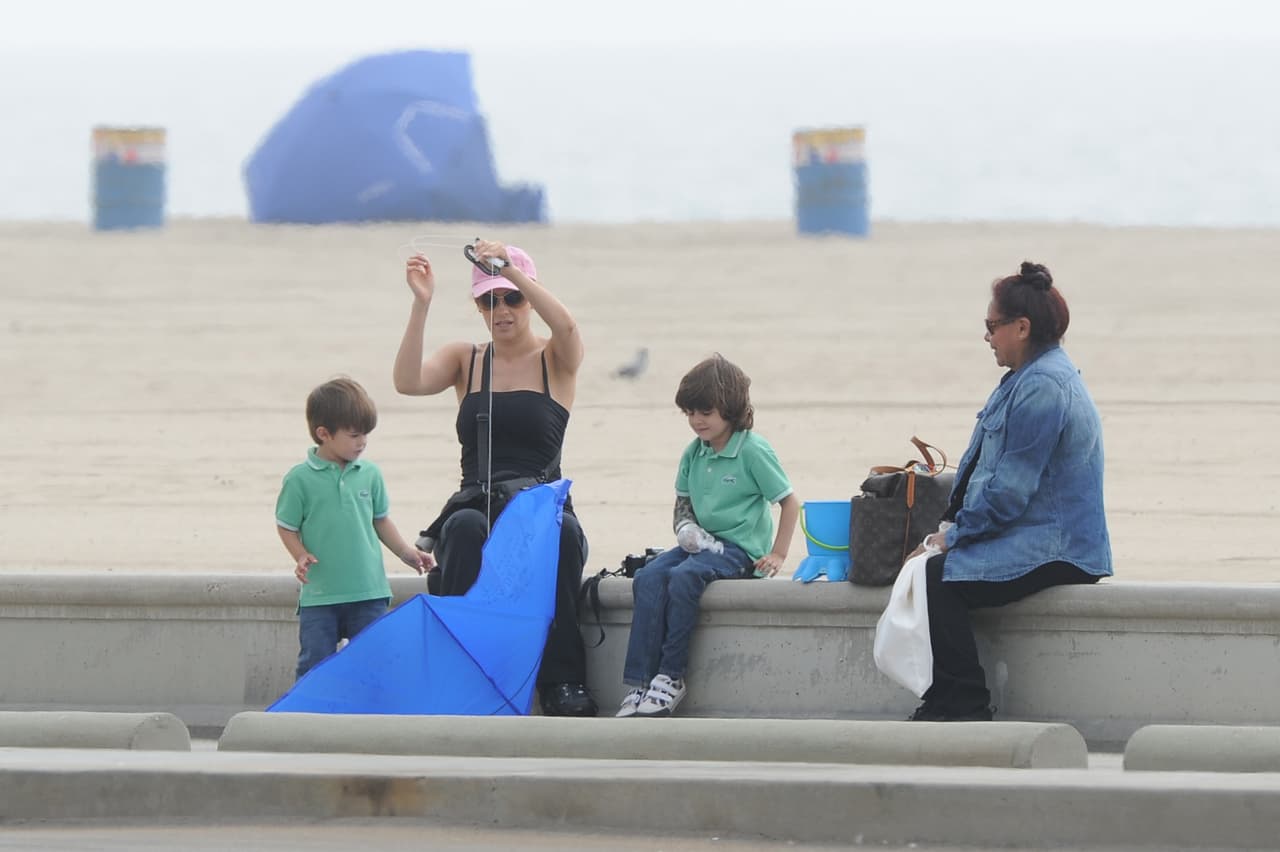 Fue entonces cuando se le cuestionó si nunca se les vería incursionar en el medio artístico, dando una sorpresiva respuesta. 
<br>