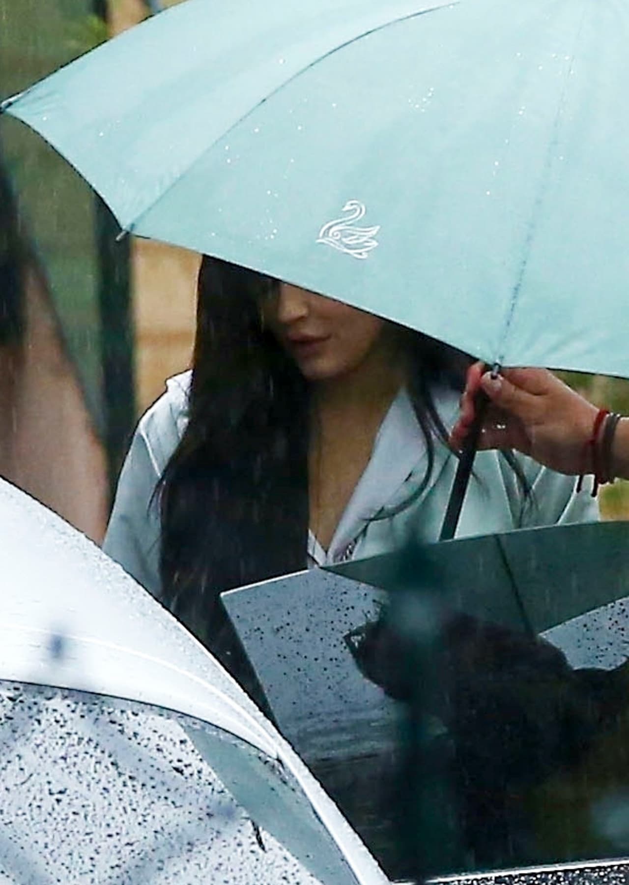 Kylie Jenner, que no estuvo presente el día que Khloé Kardashian anunció su embarazo, esta vez no se perdió el lujoso 'baby shower' de la novia de Tristan Thompson.