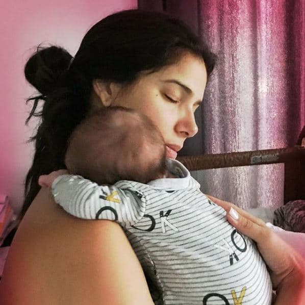 La modelo, actriz y presentadora Roselyn Sánchez subió una foto a su Instagram agradeciendo la llegada de su hijo, el pequeño Dylan Gabriel con el siguiente mensaje: "Así que a Dios gracias, a la vida gracias, a mi familia gracias, a mi esposo gracias, a mis amigos gracias...".