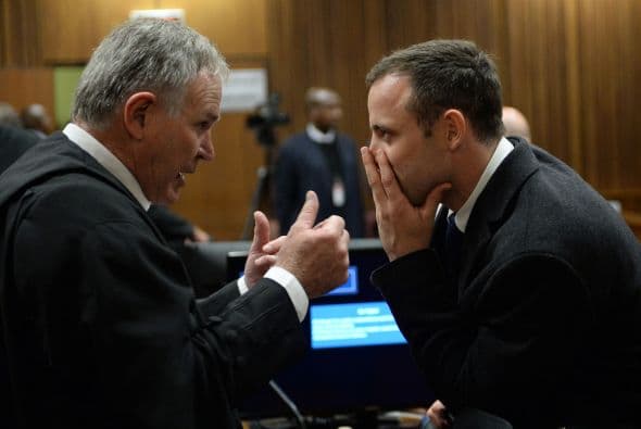 Pistorius se negó a mirar y la defensa cuestionó su uso.