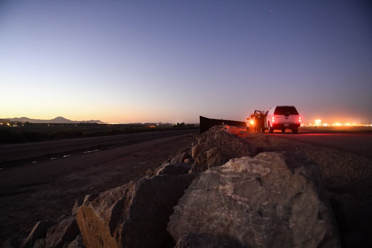 Mexicano pagaba a un agente fronterizo de EEUU para que dejara ingresar migrantes a Arizona