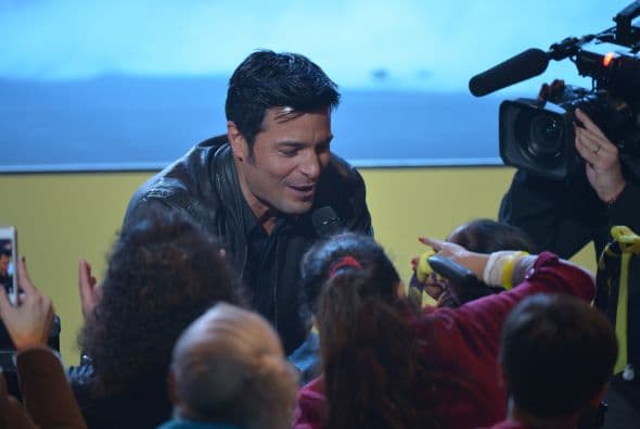 La estrella de Chayanne llenó de música y luz el foro, desde donde encantó ¡y enamoró! a los asistentes. 