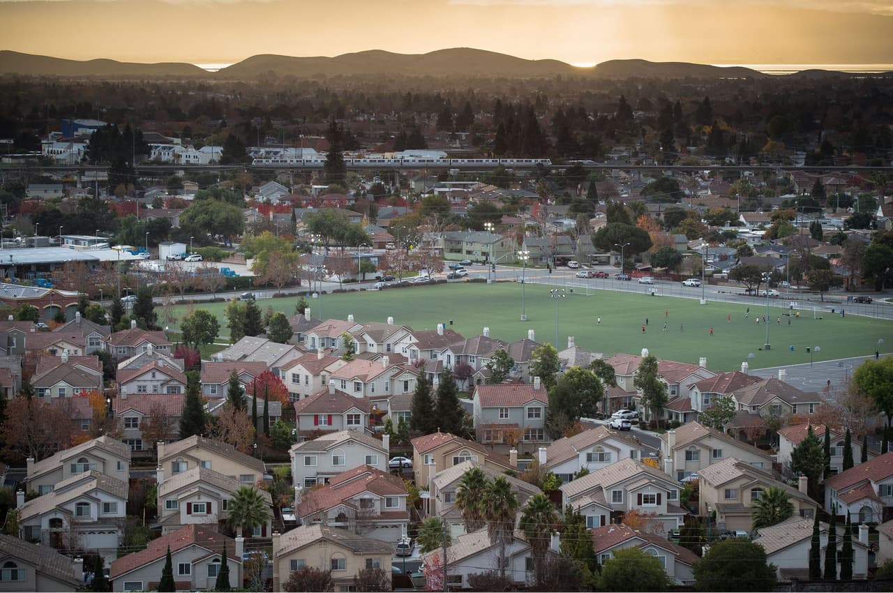 La ciudad de 
<b>Union City</b> portege contra desalojos injustificados y revisión de rentas desde 2017.
<br>