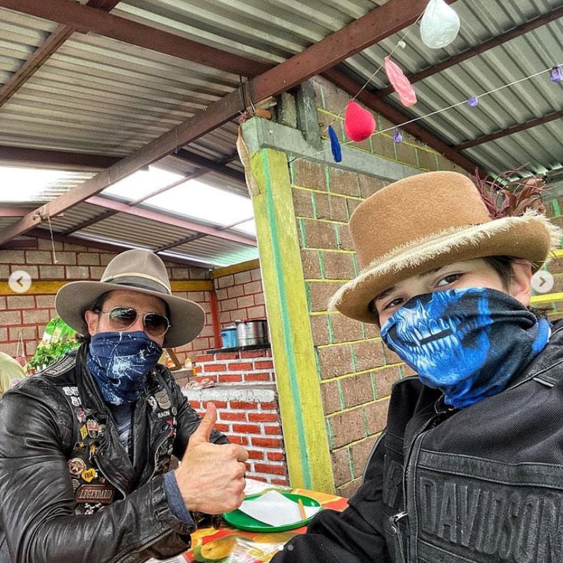 Por su parte, Sebastián Rulli ya conoce el sentimiento de la paternidad, pues 
<b><a href="https://www.univision.com/famosos/cecilia-galliano-sebastian-rulli-se-unen-para-ayudar-a-su-hijo-fotos">procreó un hijo durante su relación con Cecilia Galliano.</a></b>
<br>