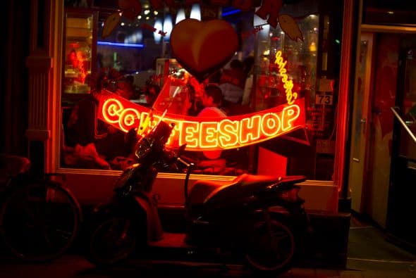 Bajo ciertas reglas, es legal la comercialización de la marihuana.