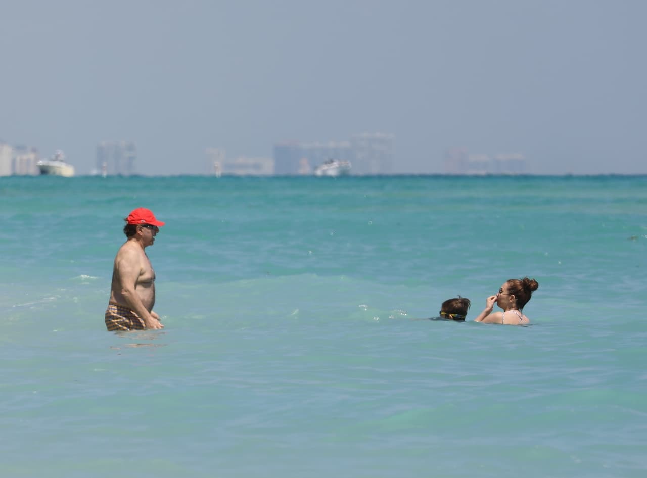 En esta ocasión, 
<b>Tommy Mottola</b>, empresario y esposo de la cantante, también se les unió.