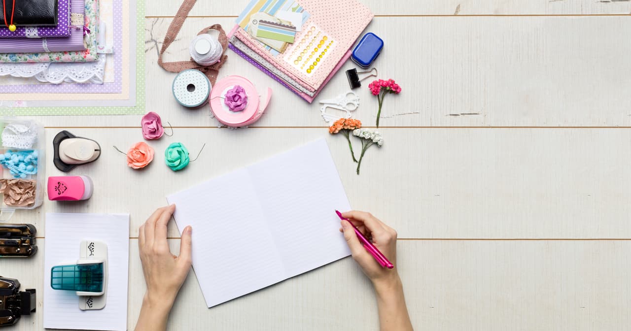 El otro lado de cada carta puede permanecer vacío o si quieres decorarlo también lo puedes hacer. Deja que tu imaginación fluya y se exprese.
<br>