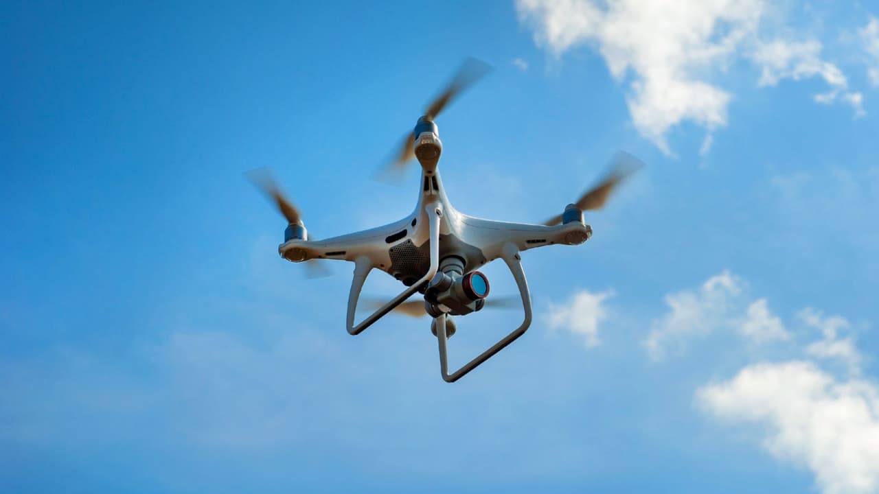 Hondureño enfrenta cargo federal por volar un dron cerca de Dallas Stadium