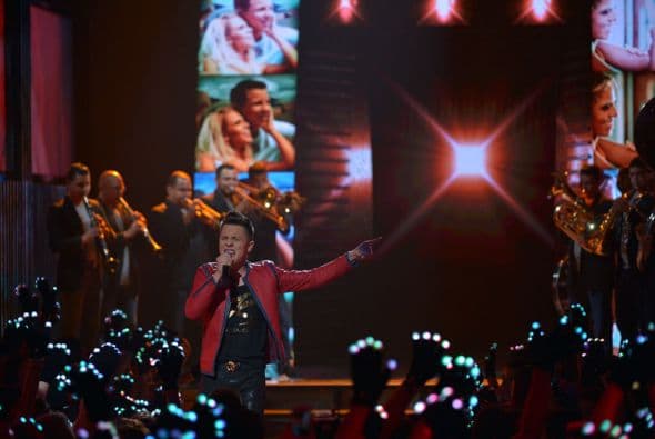 Y tiene una voz... ¡se ve tierno, pero nada qué ver!