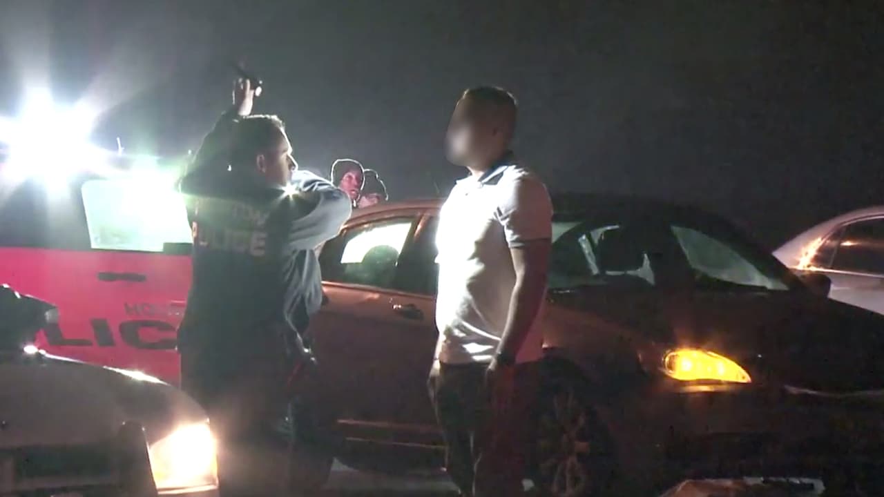 Otro conductor en estado de ebriedad ignoró las barreras de seguridad de las autoridades y terminó arrestado.