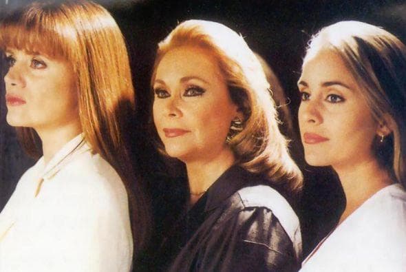 En 1999 Erika protagonizó 'Tres mujeres' junto a Karyme Lozano y Norma Herrera.