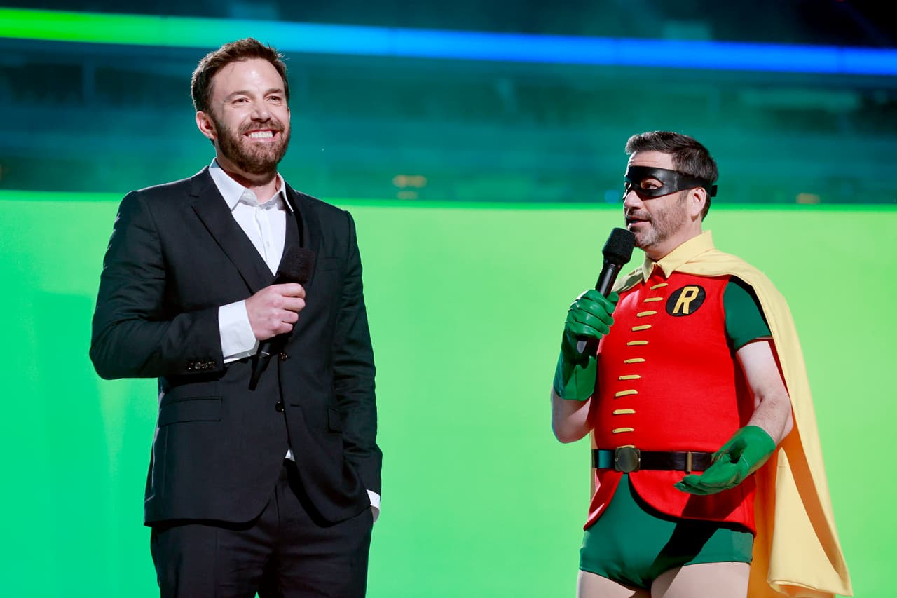 En el evento 
<b><a href="https://www.univision.com/shows/despierta-america/por-que-no-han-fotografiado-juntos-[…]eck-asi-se-llevarian-a-cabo-sus-misteriosos-encuentros-video" target="_blank">también estaba Ben Affleck</a></b>, con quien se le ha relacionado tras la ruptura del exbeisbolista. Algunos medios han especulado que el actor y la cantante han retomado la relación amorosa que culminaron en 2004.