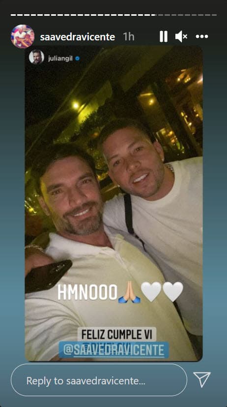 Vicente Saavedra ha compartido en sus historias algunas felicitaciones que ha recibido en Instagram, entre ellas de amigos famosos como 
<a href="https://www.univision.com/temas/julian-gil">Julián Gil</a>. 
<br>