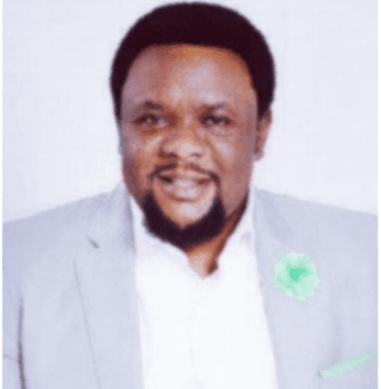 Ayitey Ayayee-Amim es buscado en el área de DFW por supuesta conspiración y cometer fraude en la industria médica en septiembre del 2015.