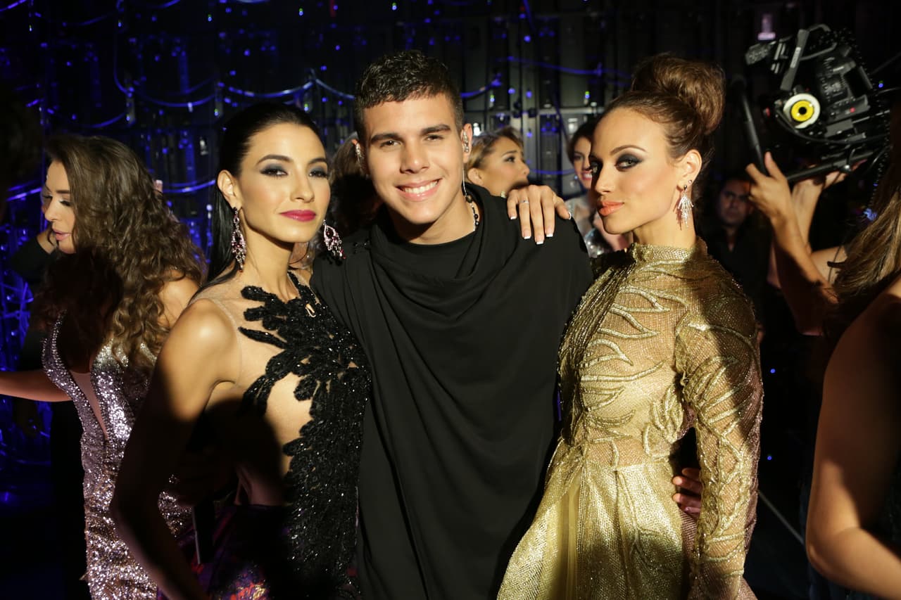 Christopher, Zabdiel, Erick, Richard y Joel regresaron a Univision como estrellas para interpretar su nuevo éxito ‘Tan fácil’, en una noche llena de glamour y belleza para los chicos ganadores de La Banda.