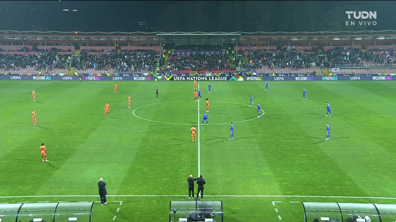¡Ya rueda el balón en el Estadio Bilino Polje! Países Bajos visita a Bosnia