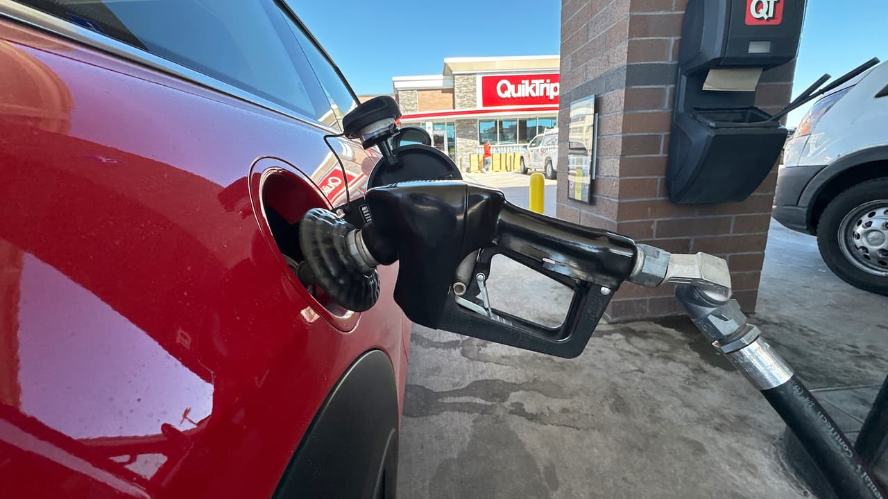 Cómo ahorrar gasolina: 12 consejos prácticos para gastar menos combustible