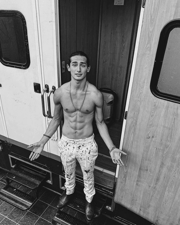 "Yo de chiquito pasé por la etapa en la que 
<b>me sentía gordo</b>. Si no te gusta cómo estás físicamente, amigo 
<b>ponte a hacer ejercicio</b>", contó en entrevista con el matutino Hoy.
<br>