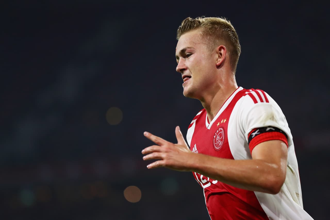 Defensa: Matthijs de Ligt (A.F.C. Ajax) - 46.8 millones de dólares.