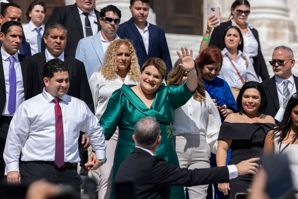 Otro momento objeto de críticas es cuando la gobernadora pide a su esposo que cuente sobre los frutos que sembró en el patio de la casa de ella, durante su noviazgo.
<br>
<br>- 
<b>"¿Qué tú me sembraste?"</b>, le pregunta directamente Jenniffer González.
<br>
<br>Y a esto, José Yovín Vargas suelta un chiste: "Bueno, como todo, 
<b>hay que marcar territorio</b>... Pues yo llegué..."
<br>
<br>Junto a la Gobernadora de Puerto Rico compartió la risa, pero retomó la respuesta: "Le sembré en el 'landscaping' 
<b>dos matitas de plátano y </b>[...] 
<b>papaya, ajíes dulces y un palito de limón</b>".
<br>
<br>González, por su parte, destacó: "
<b>Jamás yo me imaginé una persona que amara la tierra tanto (como Yovín)</b> y 
<b>que tuviera tan buena mano</b>, porque 
<b>a ti se te da todo</b> lo que tú siembras".