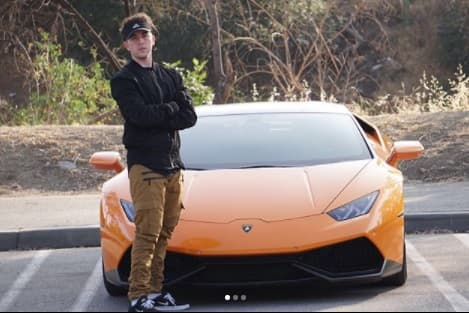 Ben radica en Palo Alto California y al igual que sus compañeros del 'TeamBrocoli' yes amante de la velocidad y de los autos de lujo.