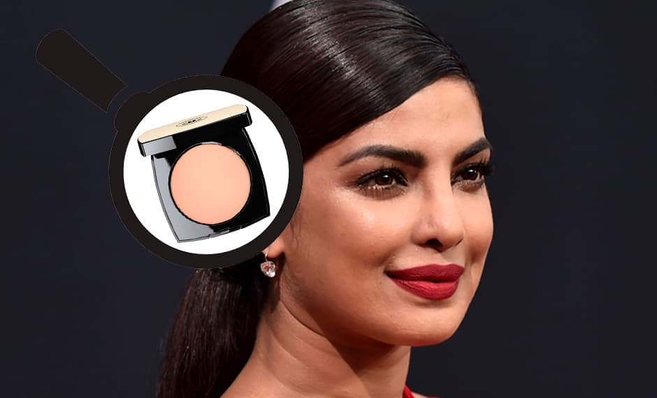 7. La maquillista afirmó vía correo electrónico a 
<a href="http://www.popsugar.com/beauty/Priyanka-Chopra-Hair-Makeup-Emmy-Awards-2016-42412735#photo-42412735">Pop Sugar</a> que buscó darle un aspecto saludable y resplandeciente a la piel con un toque de bronzer dorado. 
<br>